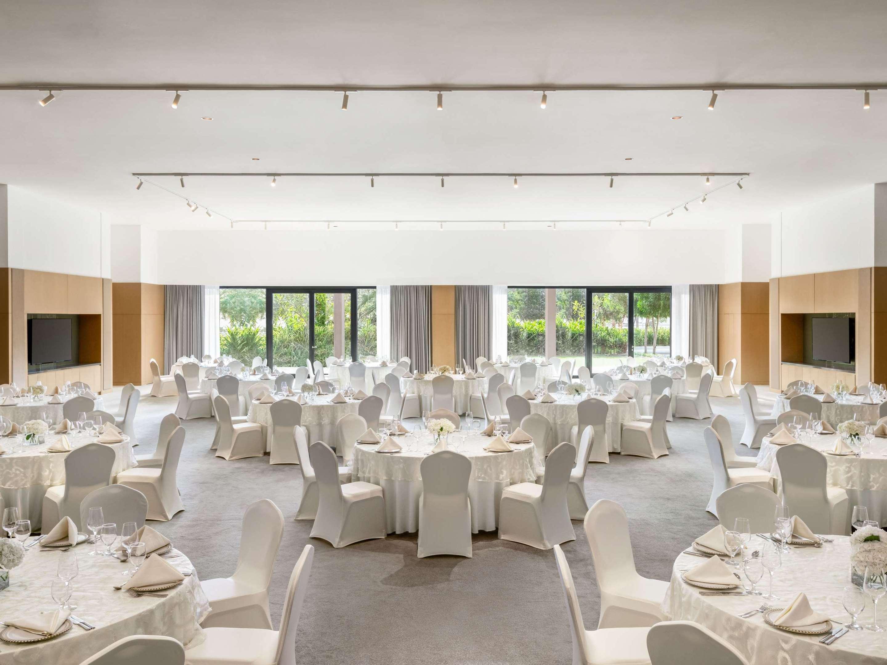 ice-1070419878-121355101-271340 Mövenpick Resort Al Marjan Island