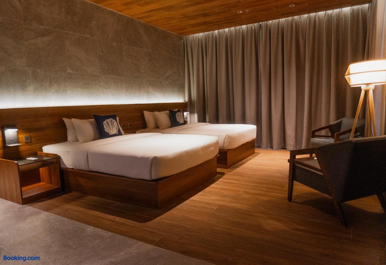 booking-1071323977-628044624-364578 Piece Lio from Japan Managed by H Hospitality Group