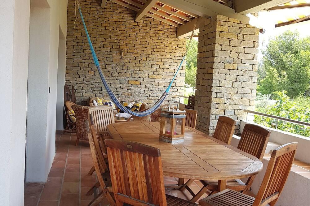 Spacieuse Villa Avec Piscine Dans le Superbe Domaine Privé de Port D'alon Provence-Alpes-Côte d'Azur - Saint-Cyr-sur-Mer visuel 2/5 Spacieuse Villa Avec Piscine Dans le Superbe Domaine Privé de Port D'alon Provence-Alpes-Côte d'Azur - Saint-Cyr-sur-Mer visuel 2/5