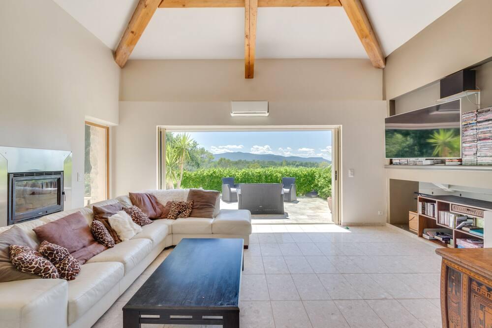 Luxury villa with heated pool, gym, pool table, table tennis, boules, fab views. Rhône-Alpes - Saint-Paul-de-Varax visuel 5/10