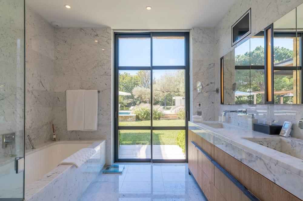 Les Amandiers, Superb Luxury Villa Road To The Beaches Of Saint Tropez Provence-Alpes-Côte d'Azur - Ramatuelle visuel 5/5 Les Amandiers, Superb Luxury Villa Road To The Beaches Of Saint Tropez Provence-Alpes-Côte d'Azur - Ramatuelle visuel 5/5