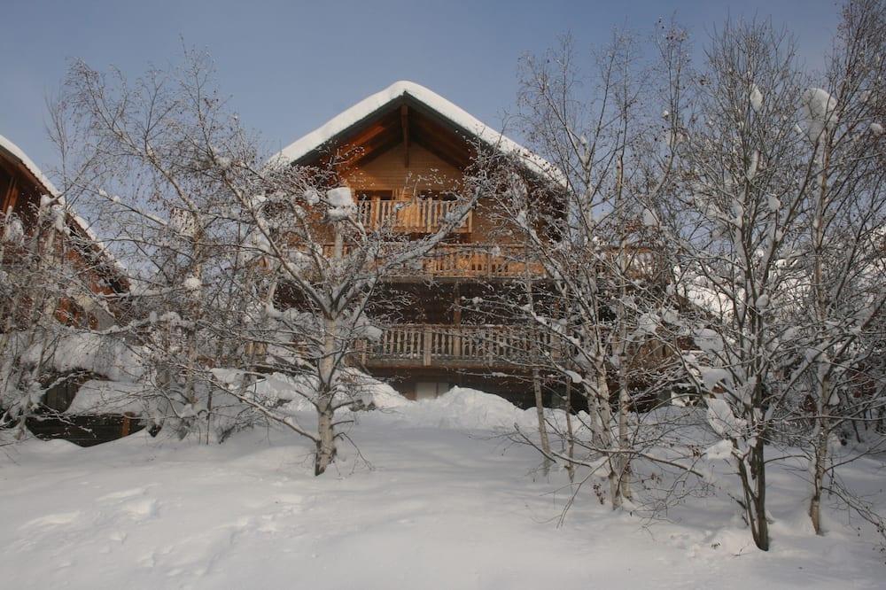 Chalet Jonquille 12 persons with outdoor Jacuzzi, 6 bedrooms - Rhône-Alpes - Oz-en-Oisans visuel 5/5 Chalet Jonquille 12 persons with outdoor Jacuzzi, 6 bedrooms - Rhône-Alpes - Oz-en-Oisans visuel 5/5