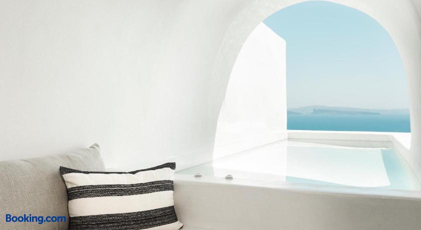 booking-1070793944-263679043-604847 Armenaki Santorini