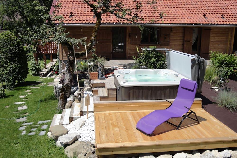 Chalet Iris with jacuzzi in chalet in the heart of the Thônes Valley Rhône-Alpes - Thônes visuel 1/5 Chalet Iris with jacuzzi in chalet in the heart of the Thônes Valley Rhône-Alpes - Thônes visuel 1/5