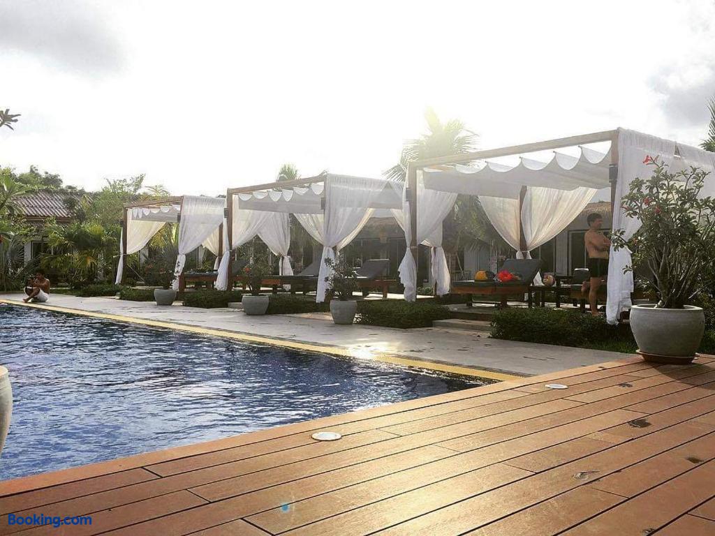 booking-2256125-502049069-428972 Twin Palms Resort