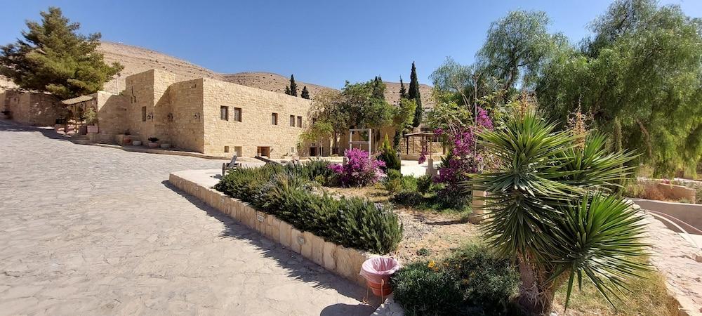 sembo-95733-9c1f1c-447881 Hayat Zaman Hotel And Resort Petra