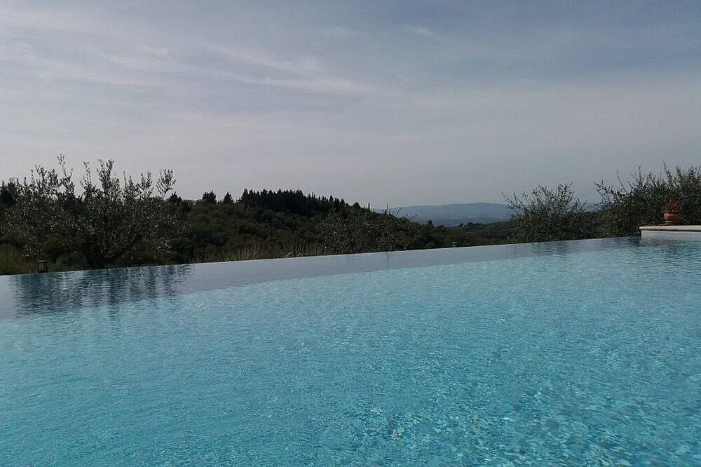 Villa Arnica A: A characteristic and welcoming ancient tuscan country house surrounded by vineyards and olive groves, with Free WI-FI. — image 1 of 1