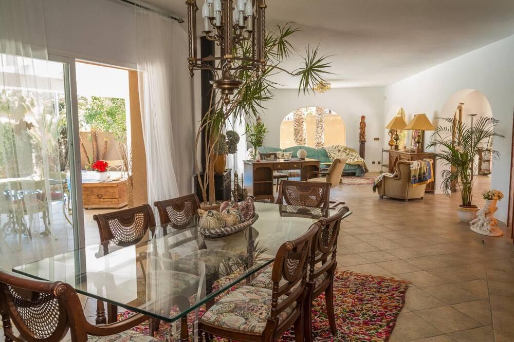 Large Villa In Albir, Between Benidorm And Altea With Private Pool Kust van Valencia - Alfaz del Pi visuel 3/5 Large Villa In Albir, Between Benidorm And Altea With Private Pool Kust van Valencia - Alfaz del Pi visuel 3/5