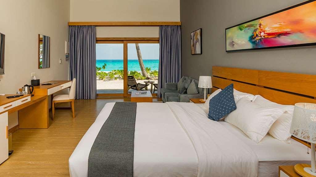 ice-1070009250-103445673-657468 Fiyavalhu Resort Maldives
