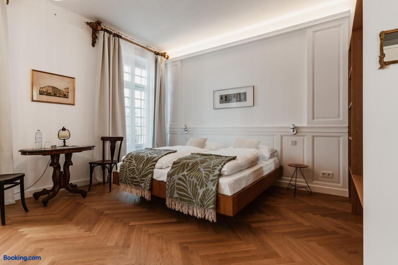 booking-555360-594785150-351095 Schloss Schönau