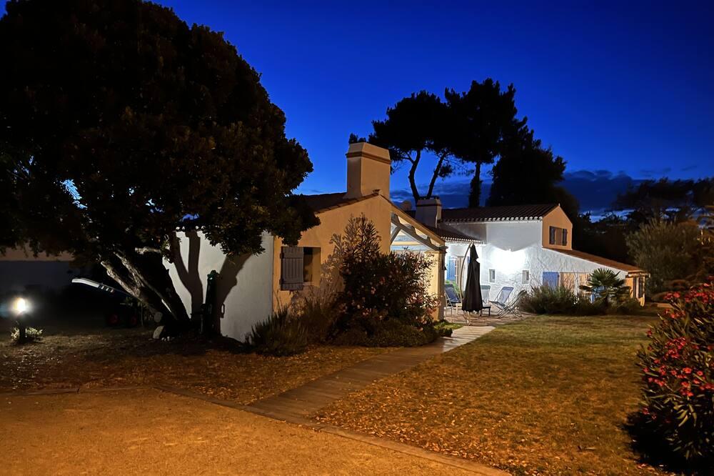 300m from the beach, Large villa with garden swiming pool, close to the village. Pays de Loire - Noirmoutier-en-Île visuel 2/5 300m from the beach, Large villa with garden swiming pool, close to the village. Pays de Loire - Noirmoutier-en-Île visuel 2/5