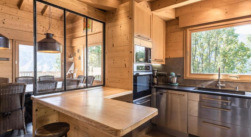 Chalet 4, 5 chambres, hammam, cheminée, garage, WIFI, 10 personnes FR-1-304-140 - Rhône-Alpes - La Clusaz visuel 3/5 Chalet 4, 5 chambres, hammam, cheminée, garage, WIFI, 10 personnes FR-1-304-140 - Rhône-Alpes - La Clusaz visuel 3/5