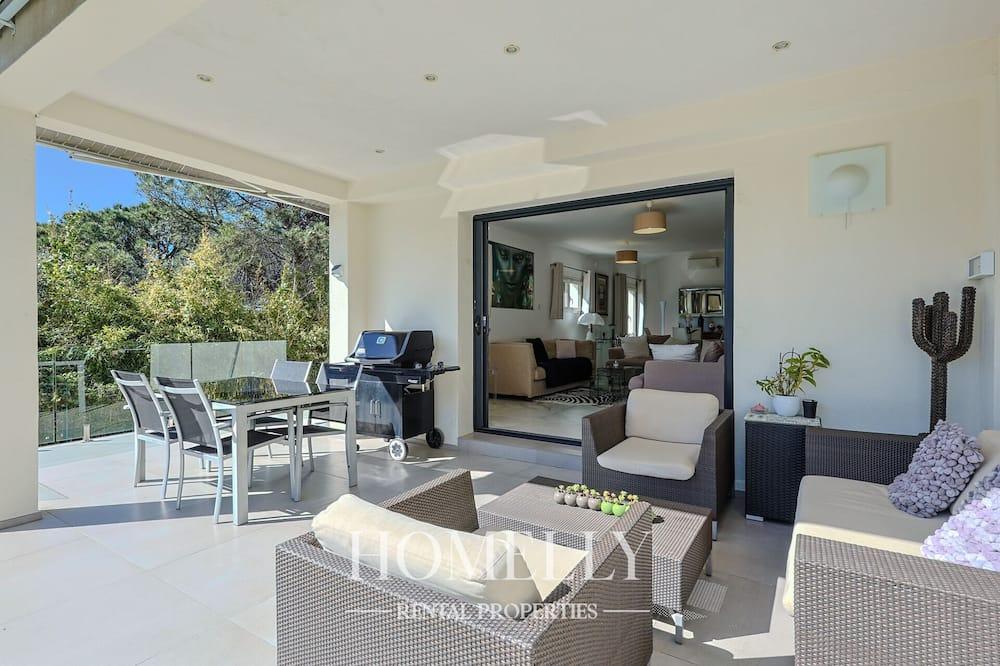 Villa élégante avec piscine à Saint-Tropez Villa Chrystal - Provence-Alpes-Côte d'Azur - Saint-Tropez visuel 1/5 Villa élégante avec piscine à Saint-Tropez Villa Chrystal - Provence-Alpes-Côte d'Azur - Saint-Tropez visuel 1/5