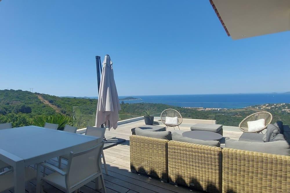 Contemporary upscale villa, pool, panoramic view of the Gulf of Ajaccio Corsica - Porticcio visuel 2/5 Contemporary upscale villa, pool, panoramic view of the Gulf of Ajaccio Corsica - Porticcio visuel 2/5