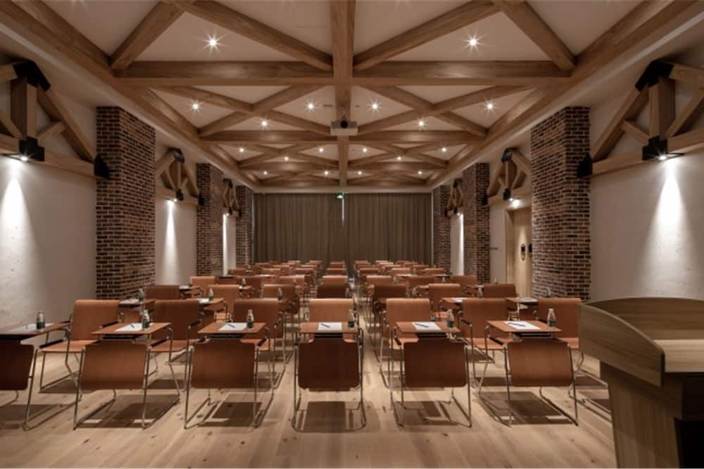 Manli Hotel Shanghai Pudong Airport Branch -Provide free shuttle buses to Pudong Airport and Disneyland