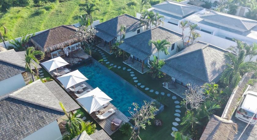 Ehoa Bali Nyanyi Boutique Hotel - In Front Of Entrance To Nuanu