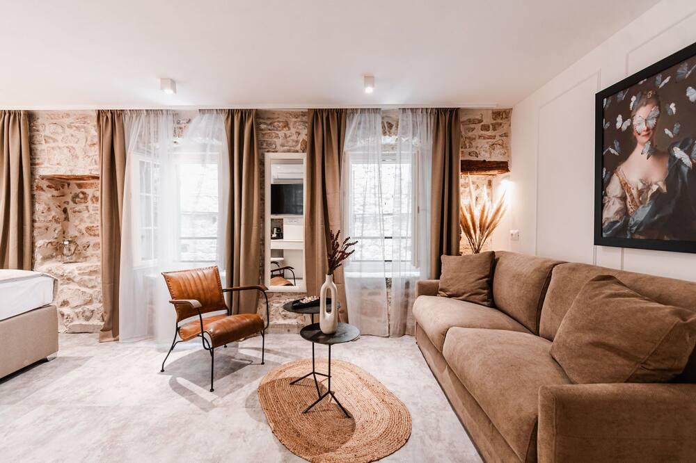 expediav2-9022203-3e9b29-203802 Sibenik Palace