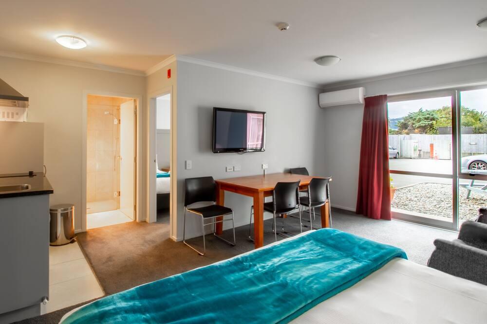 expediav2-445665-083e0a-414392 Bks Premier Motel Esplanade