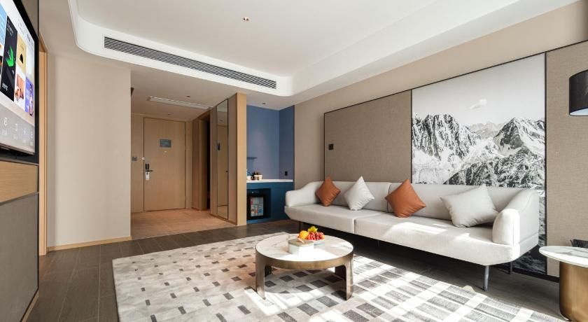 Atour Hotel Meizhou West Railway Station R&F Center