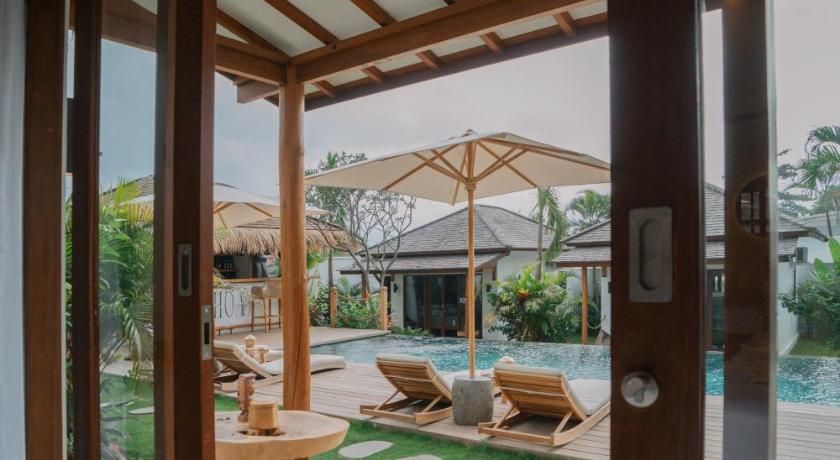 Ehoa Bali Nyanyi Boutique Hotel - In Front Of Entrance To Nuanu