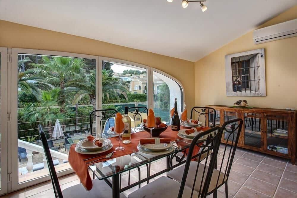 Spacious villa only 2km to the sandy beach in Javea,Air Con, Wifi, heated pool Kust van Valencia - Javea visuel 3/5 Spacious villa only 2km to the sandy beach in Javea,Air Con, Wifi, heated pool Kust van Valencia - Javea visuel 3/5