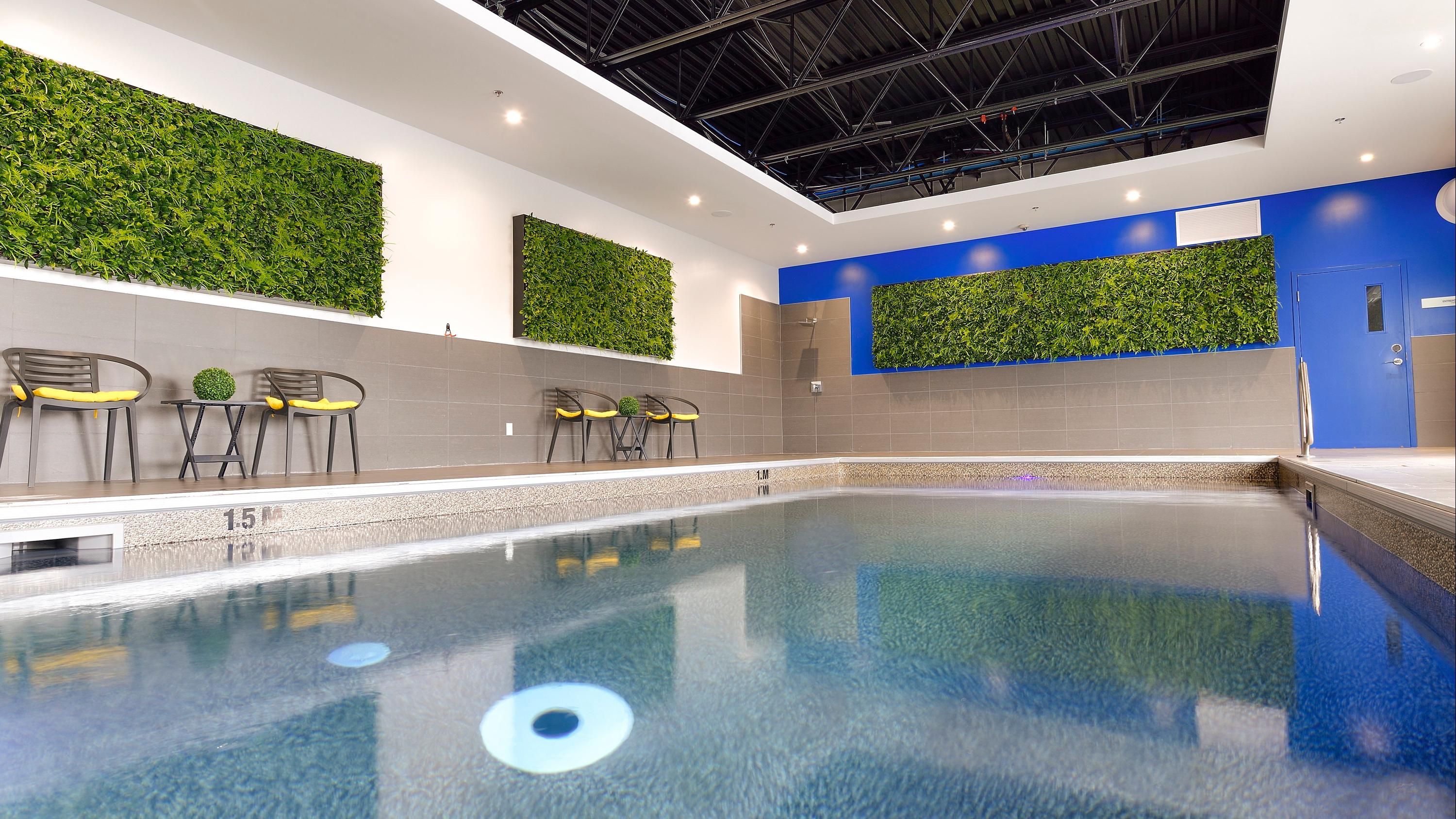 Holiday Inn Express & Suites Vaudreuil Dorion C 159 (C̶̶ ̶2̶0̶5̶