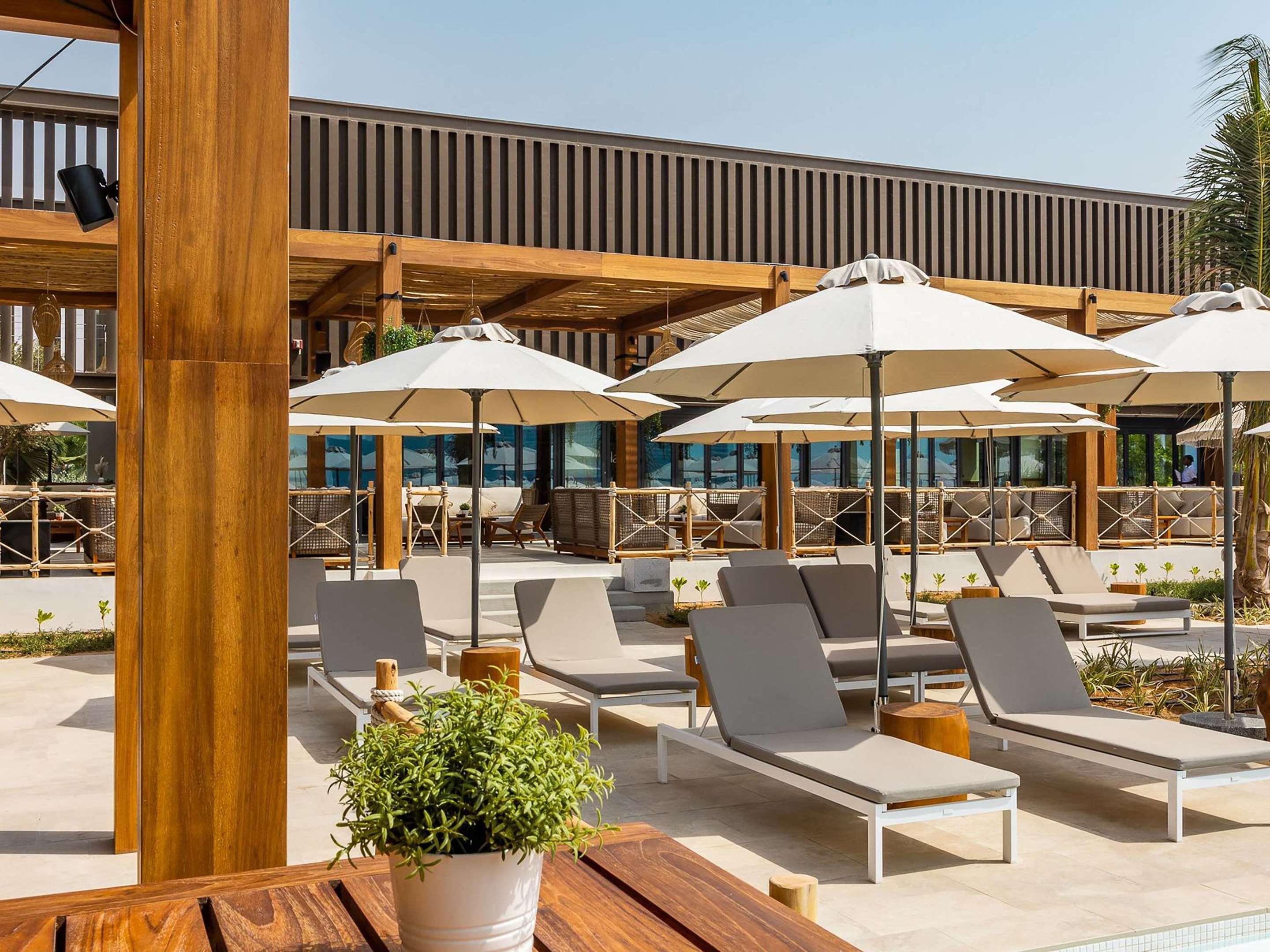 ice-1070419878-121355110-409565 Mövenpick Resort Al Marjan Island