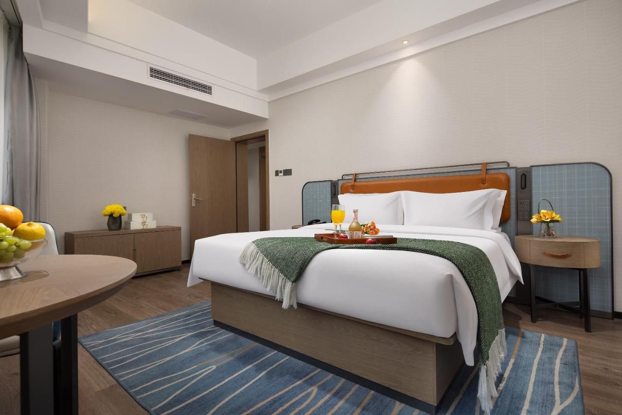 Anya Hotel -Next to Jiefang West Bar Street 2 minutes to the subway station free coffee free laundry free gym, huge windows