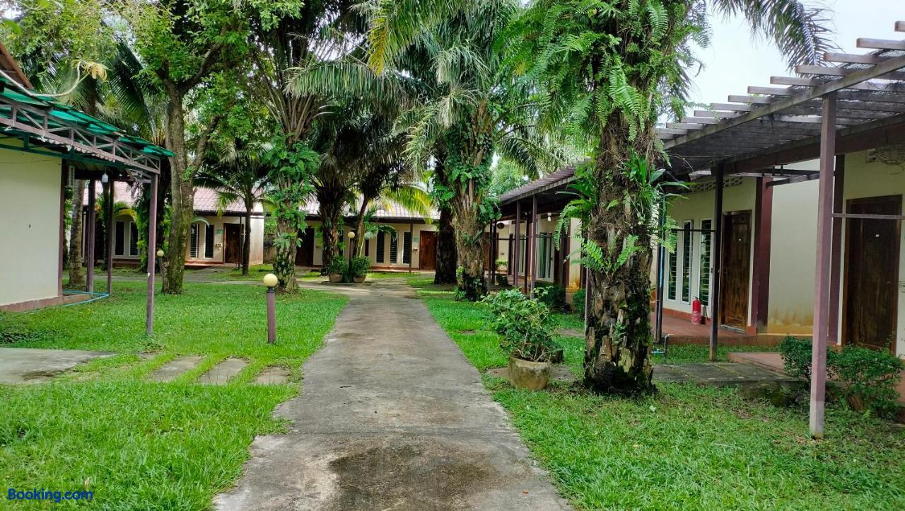 booking-2256125-548724040-216820 Twin Palms Resort
