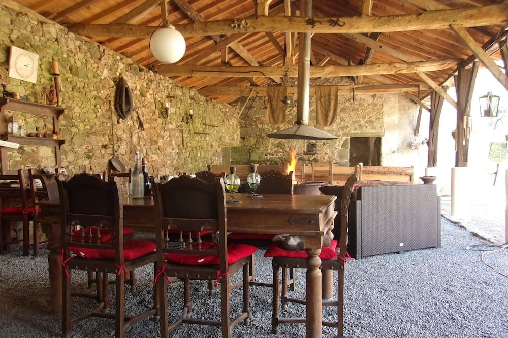 B&B in an old fortified French farm + basic camping offered Poitou-Charentes - La Forêt-de-Tessé visuel 5/5