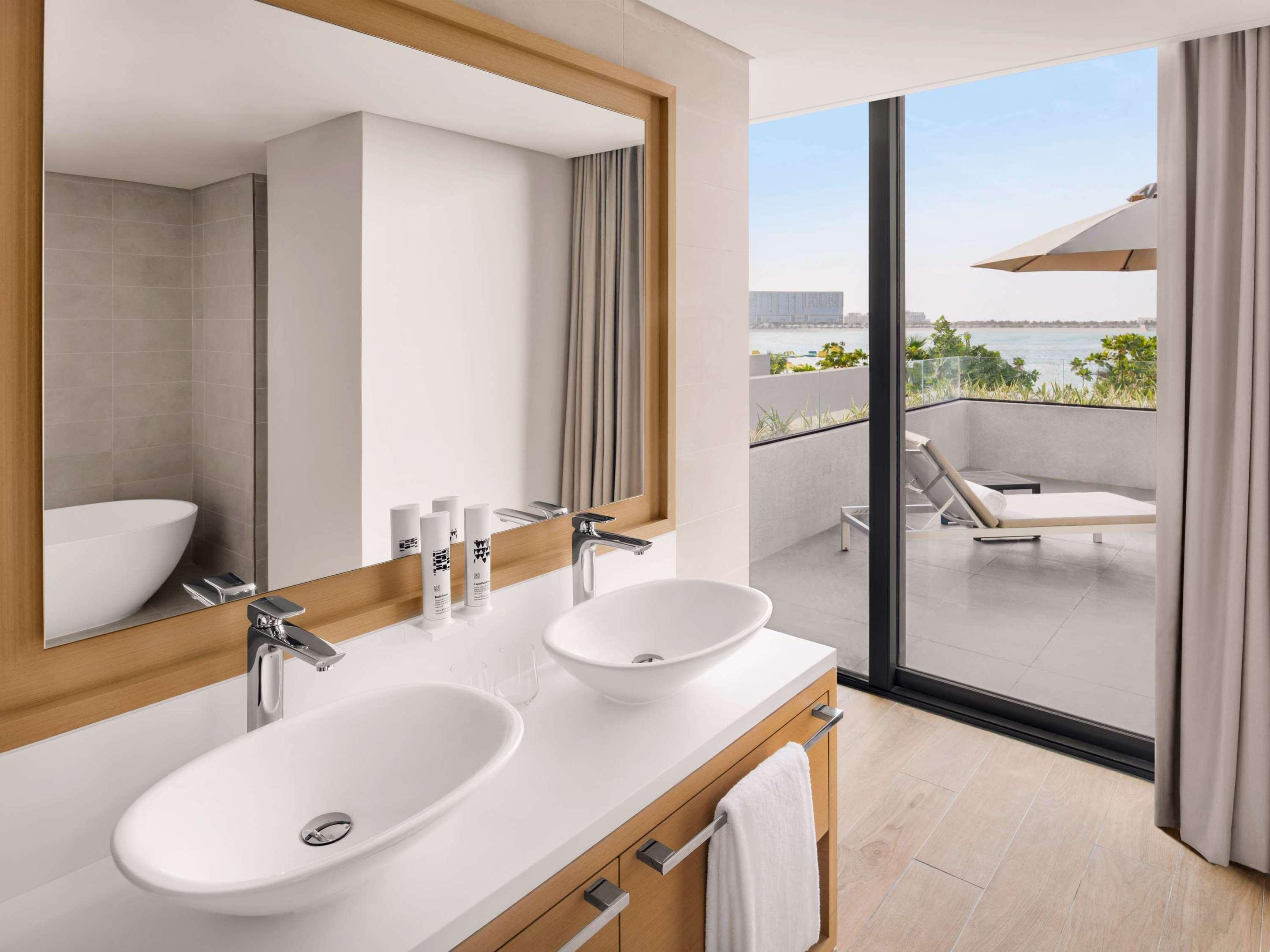 ice-1070419878-121308680-208180 Mövenpick Resort Al Marjan Island