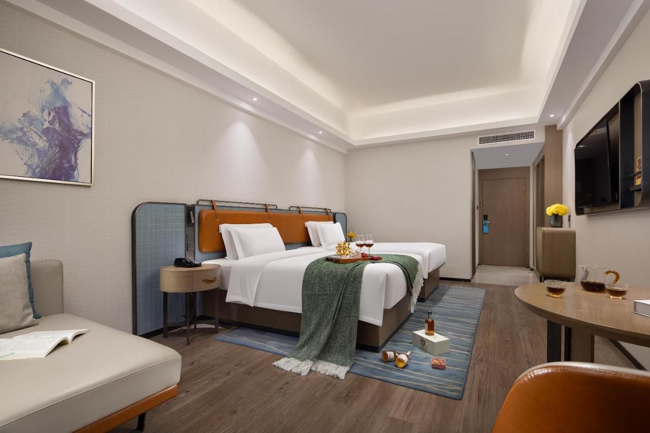 Anya Hotel -Next to Jiefang West Bar Street 2 minutes to the subway station free coffee free laundry free gym, huge windows