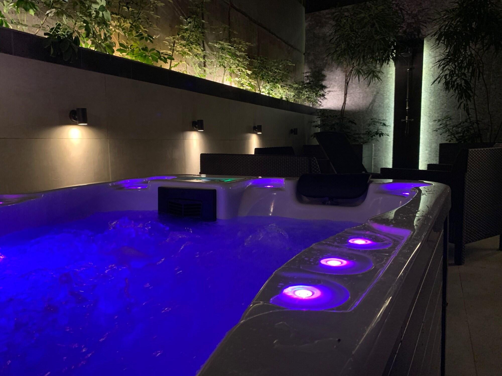 expedia_group-2563220-047093-884499 47 Luxury Suites