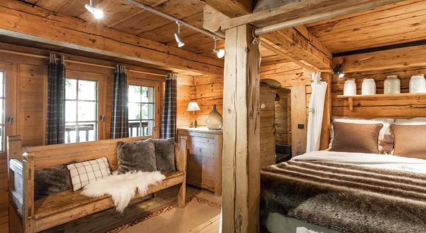 Chalet 3, ferme rénovée, 10 pers, proche pistes, garage, animaux admis FR-1-304-162 - Rhône-Alpes - La Clusaz visuel 3/5 Chalet 3, ferme rénovée, 10 pers, proche pistes, garage, animaux admis FR-1-304-162 - Rhône-Alpes - La Clusaz visuel 3/5