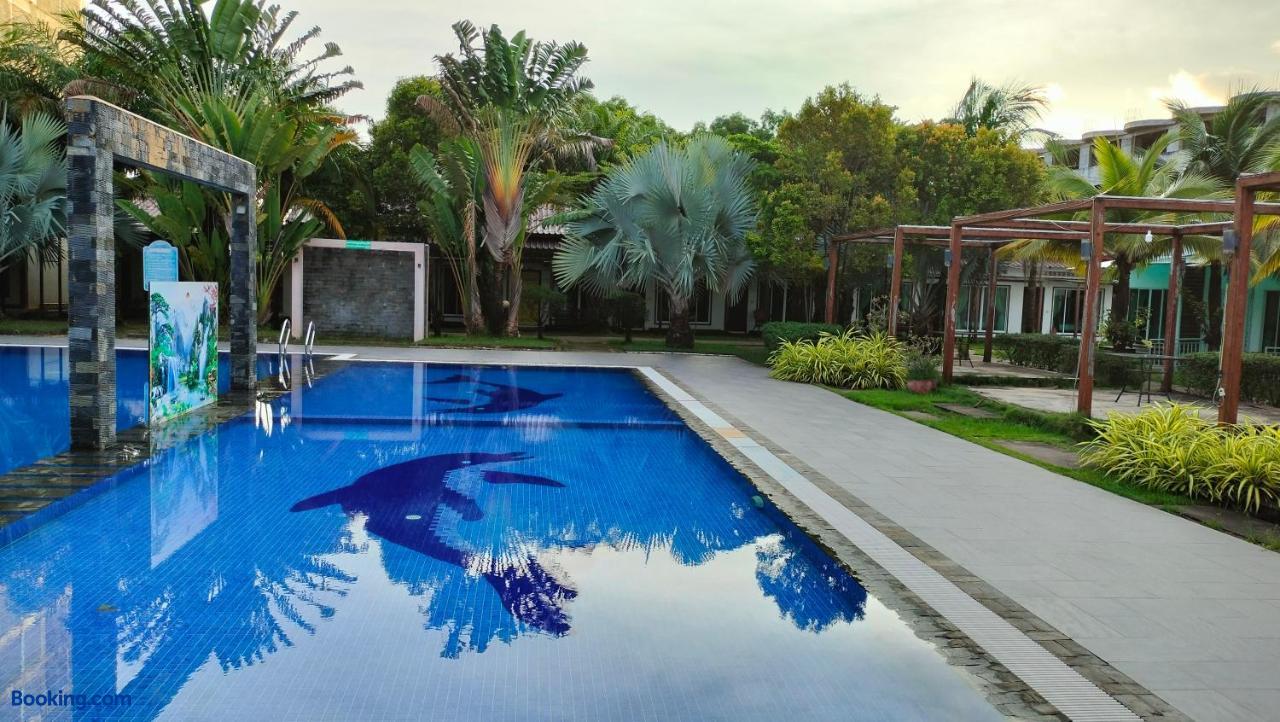 booking-2256125-493520261-834465 Twin Palms Resort