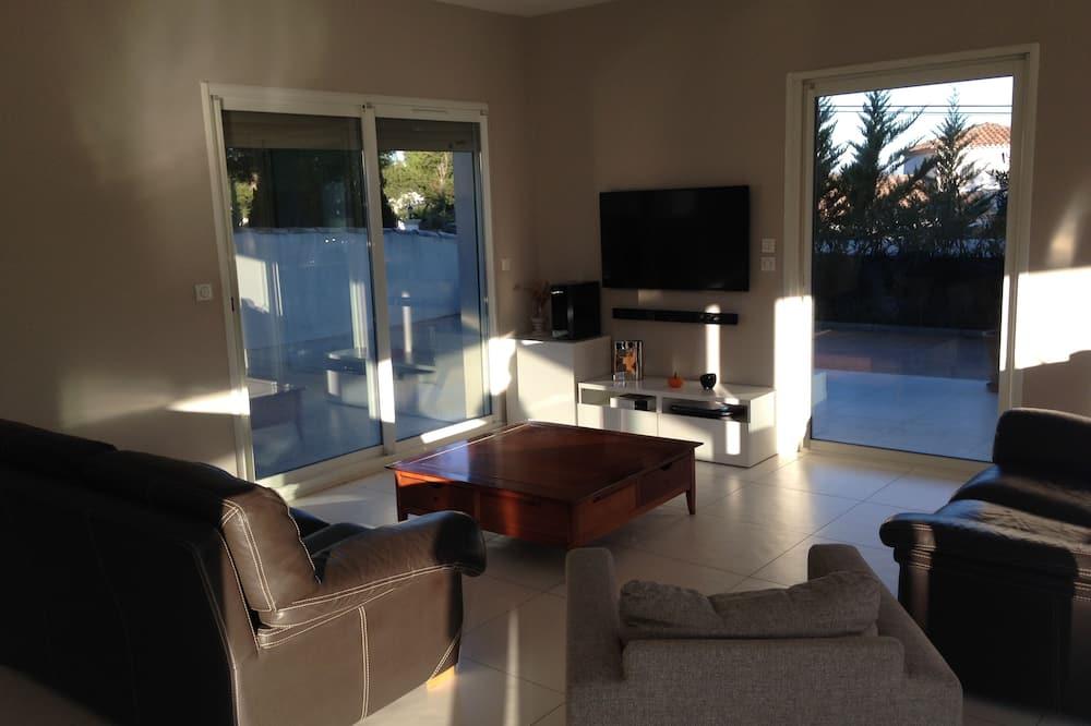 Beautiful modern Villa of 300 m2 in calm with swimming pool. Ideal Great Family Provence-Alpes-Côte d'Azur - Marignane visuel 2/5 Beautiful modern Villa of 300 m2 in calm with swimming pool. Ideal Great Family Provence-Alpes-Côte d'Azur - Marignane visuel 2/5