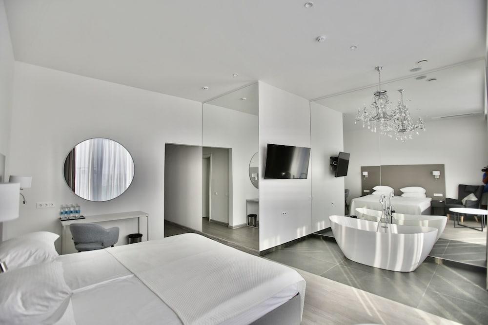 sembo-2066716-9741e7-686934 Sport Inn Hotel