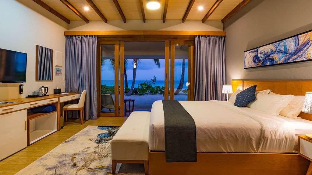 ice-1070009250-103445841-928184 Fiyavalhu Resort Maldives