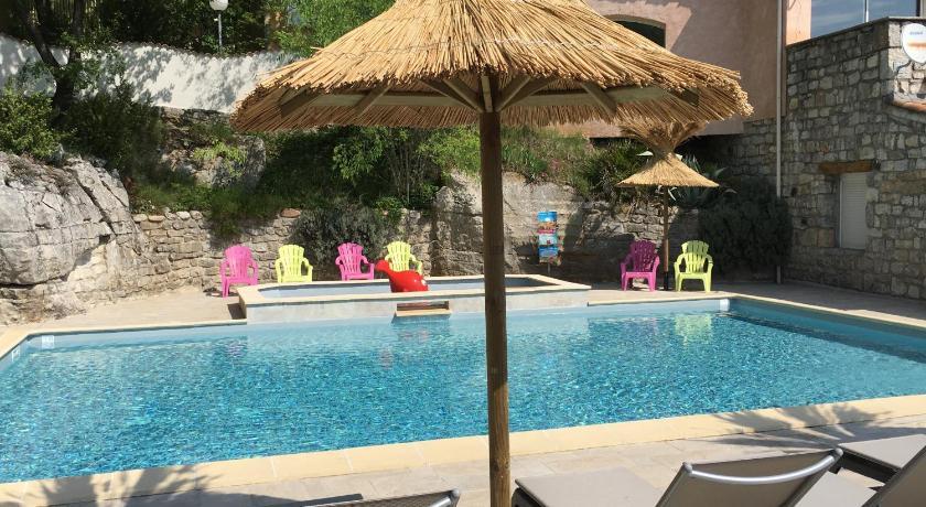 Camping Chalets Les Chênes Verts Rhone-Alpes - Vogüe visuel 5/5 Camping Chalets Les Chênes Verts Rhone-Alpes - Vogüe visuel 5/5