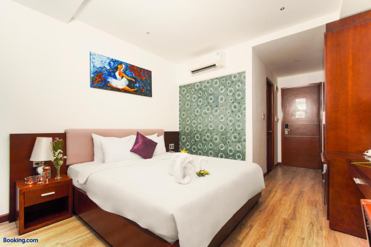 booking-1070875012-585861039-209749 Golden Sun Apartment by New Sky Travel