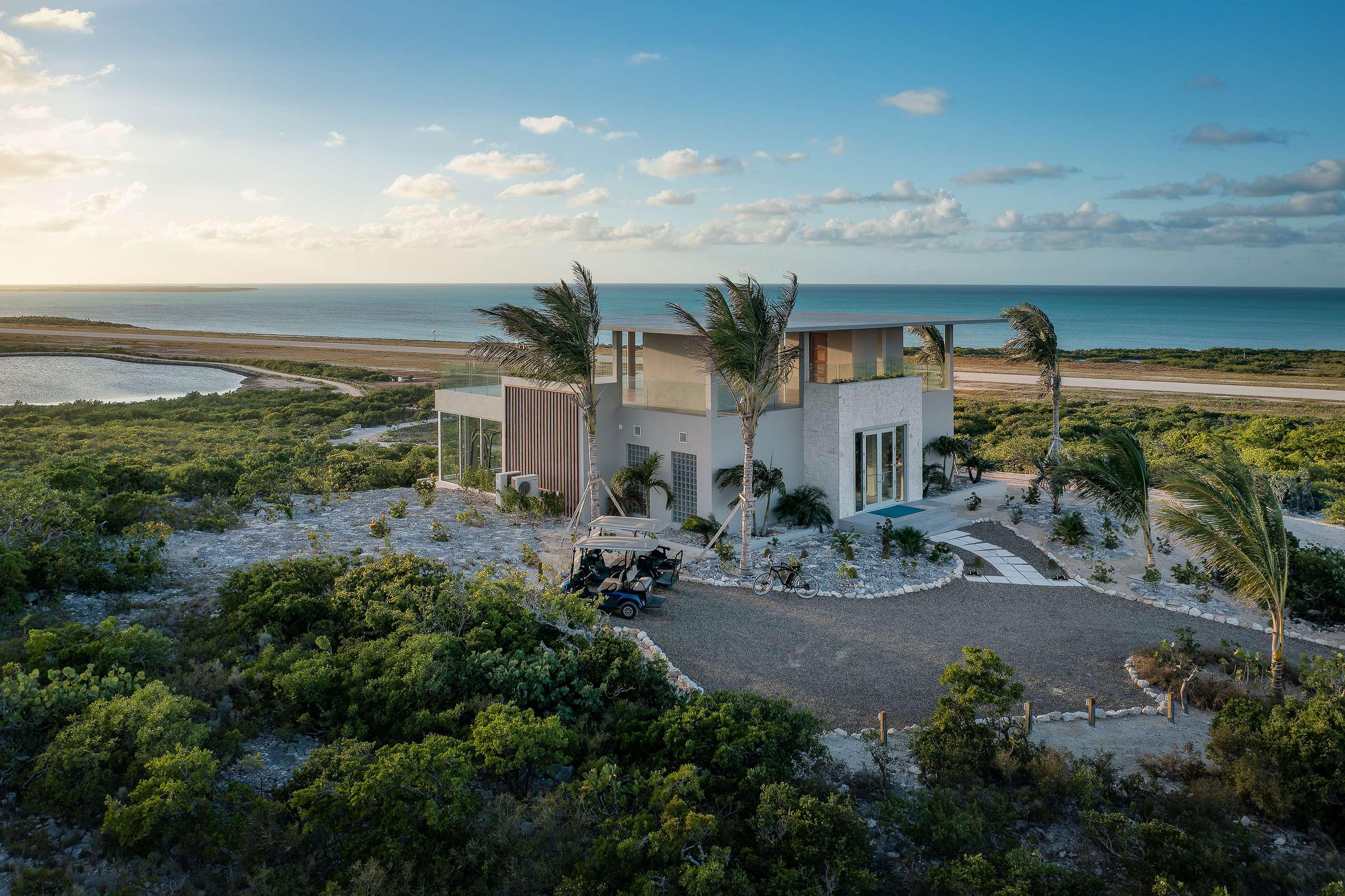 ice-4592231-107641813-502934 The Ambergis Cay