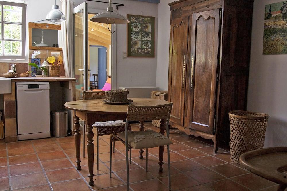 Nice little house with park and large pool Fontvieille center 1km - Provence - Provence-Alpes-Côte d'Azur - Tarascon visuel 2/5 Nice little house with park and large pool Fontvieille center 1km - Provence - Provence-Alpes-Côte d'Azur - Tarascon visuel 2/5