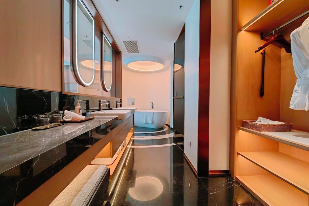 Purple Horse Hotel &beijing Hutong Designer Boutique Garden Hotel&french Window&close To The Forbidden City&tian'anmen&wangfujing&nanluogu Lane&lama Temple&360-Degree Viewing Terrace Bar&roof Swimming Pool&private Bathtub&laundry&gym&family Suite