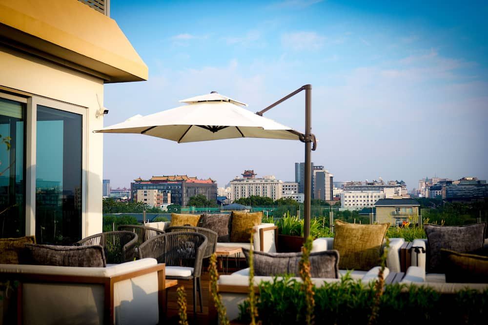 Purple Horse Hotel &beijing Hutong Designer Boutique Garden Hotel&french Window&close To The Forbidden City&tian'anmen&wangfujing&nanluogu Lane&lama Temple&360-Degree Viewing Terrace Bar&roof Swimming Pool&private Bathtub&laundry&gym&family Suite