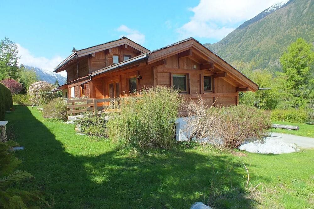 new semi-detached chalet, quiet and comfortable. With 2 bedrooms and 2 bathrooms. Rhône-Alpes - Chamonix-Mont-Blanc visuel 3/5 new semi-detached chalet, quiet and comfortable. With 2 bedrooms and 2 bathrooms. Rhône-Alpes - Chamonix-Mont-Blanc visuel 3/5