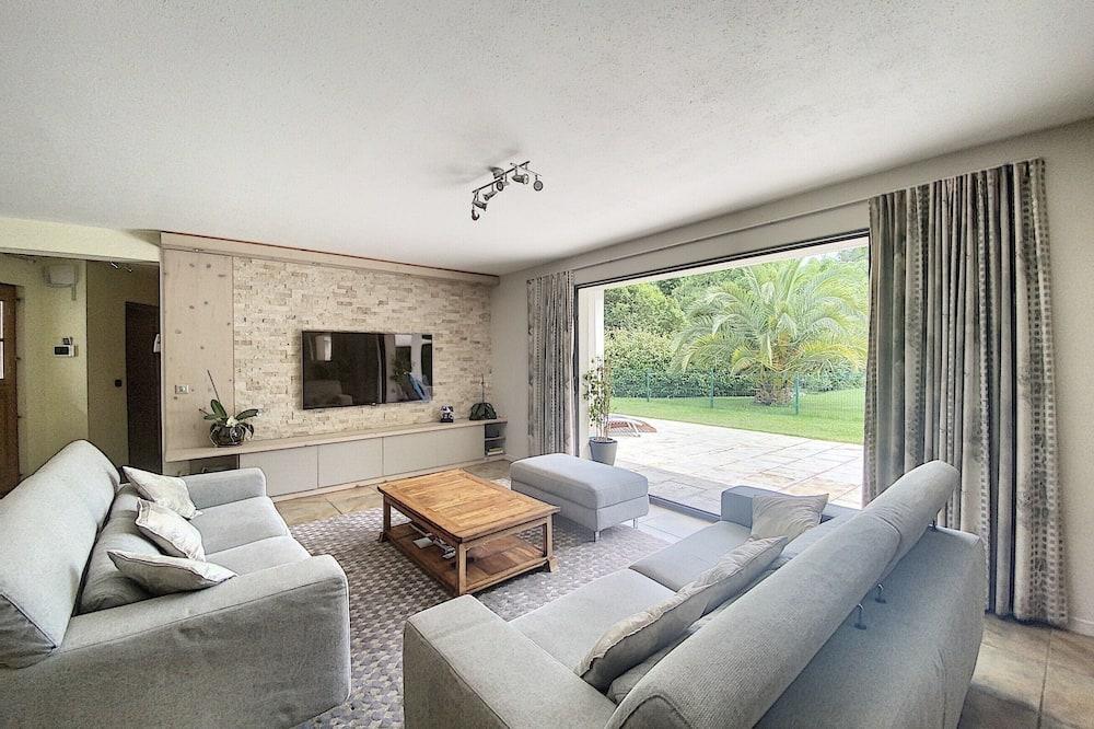 Beautiful Modern Villa With Heated Pool, Landscape Garden And 3 Bedrooms Rhône-Alpes - Saint-Paul-de-Varax visuel 3/5