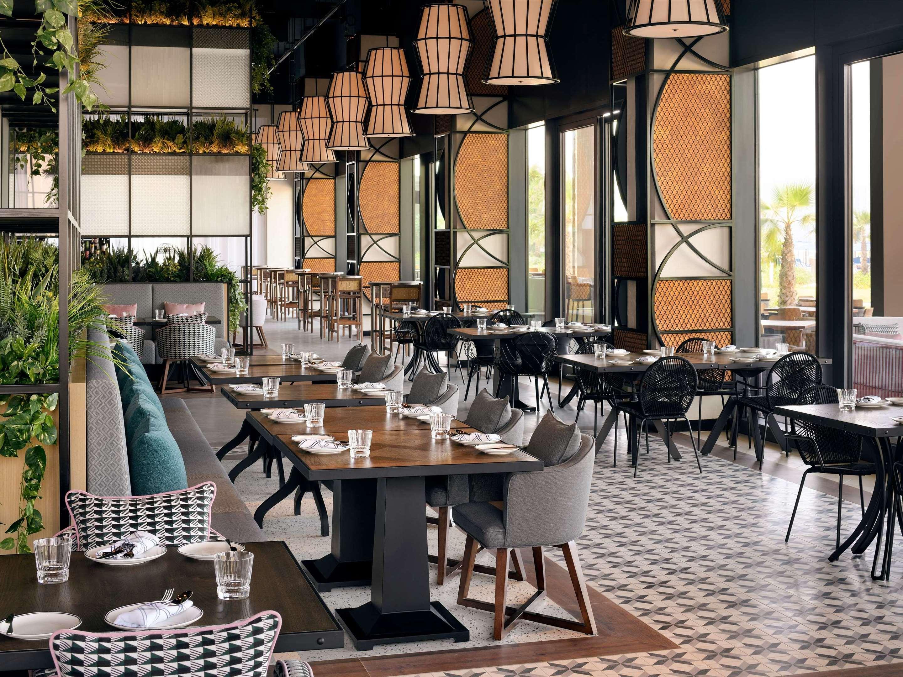 ice-1070419878-113638748-304722 Mövenpick Resort Al Marjan Island