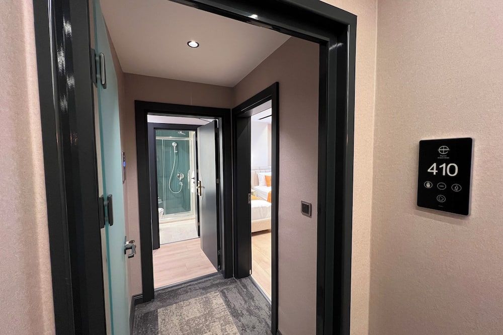 Elysian Airport Hotel