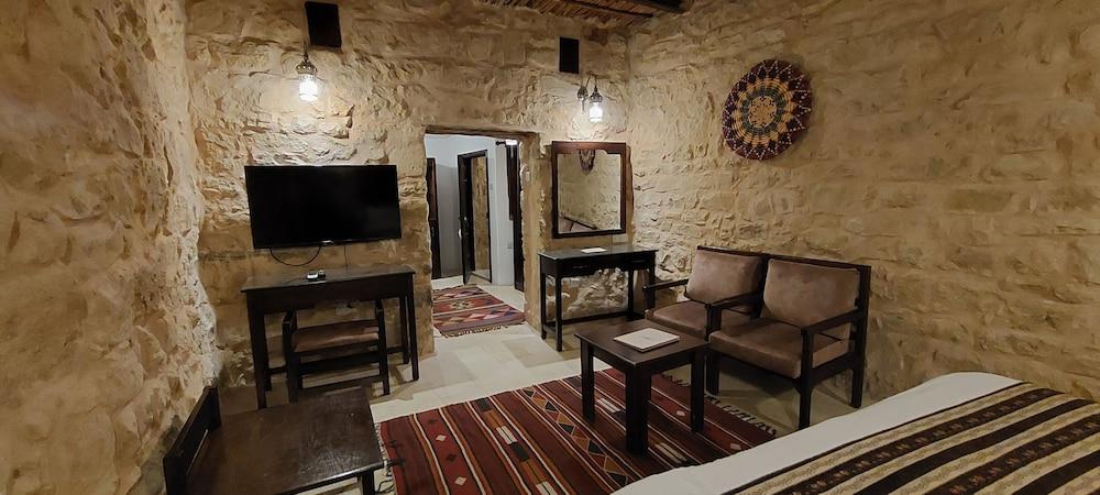 sembo-95733-145173-722937 Hayat Zaman Hotel And Resort Petra