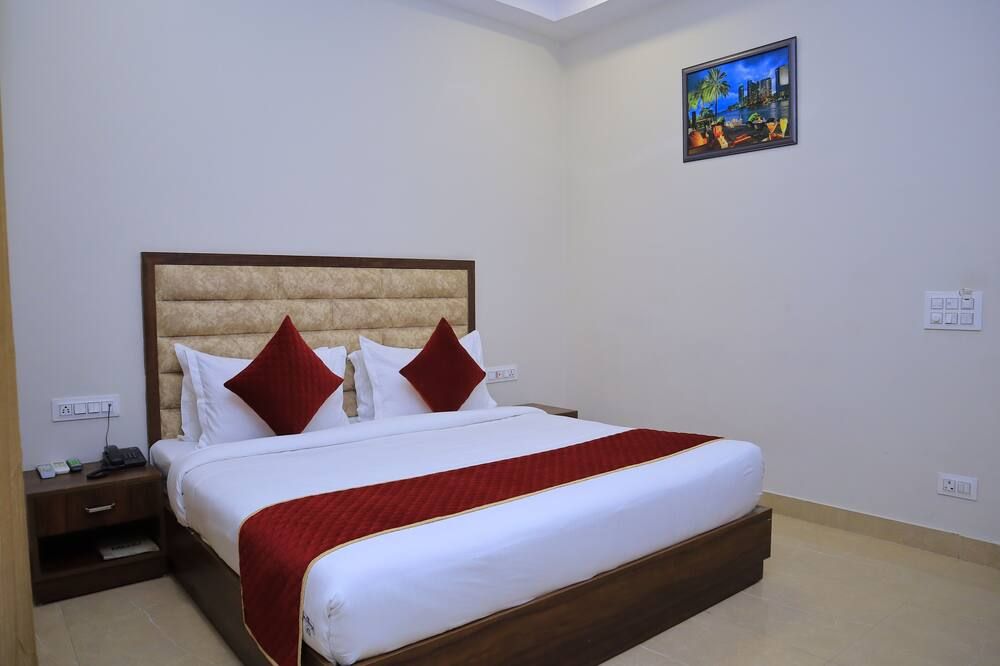 Pineberry Hotels - Near Golden Temple